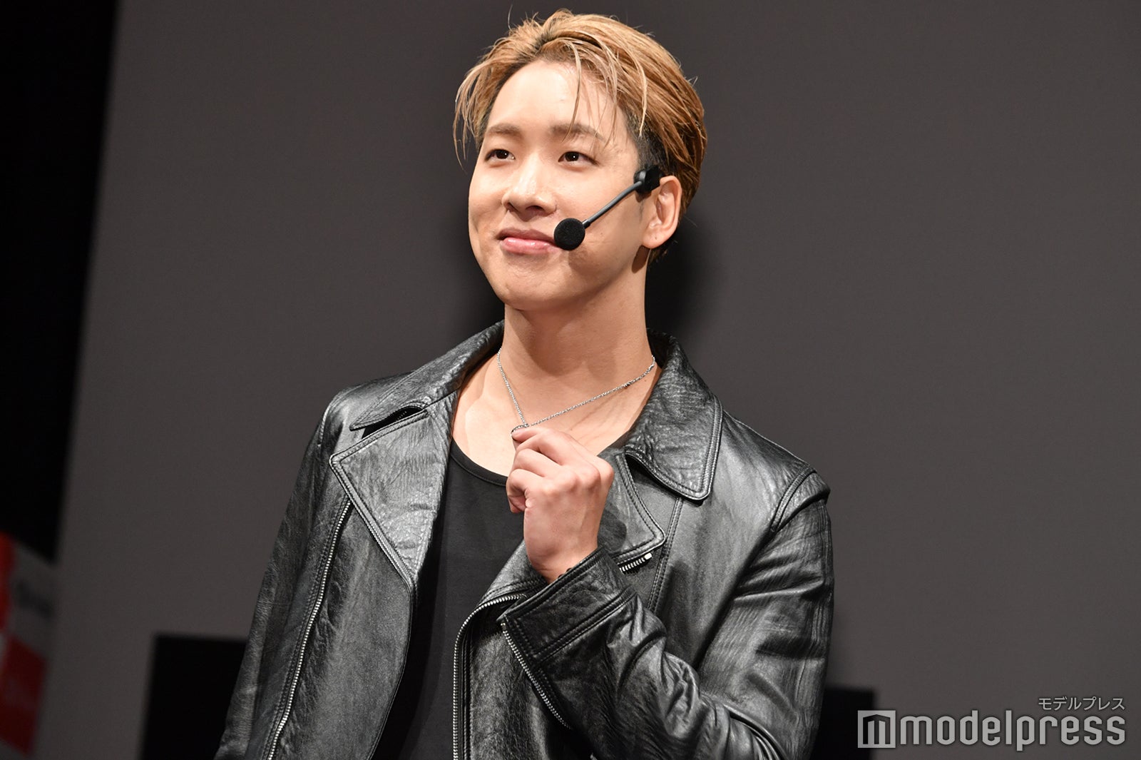 ランウェイを歩く陣（C）モデルプレス