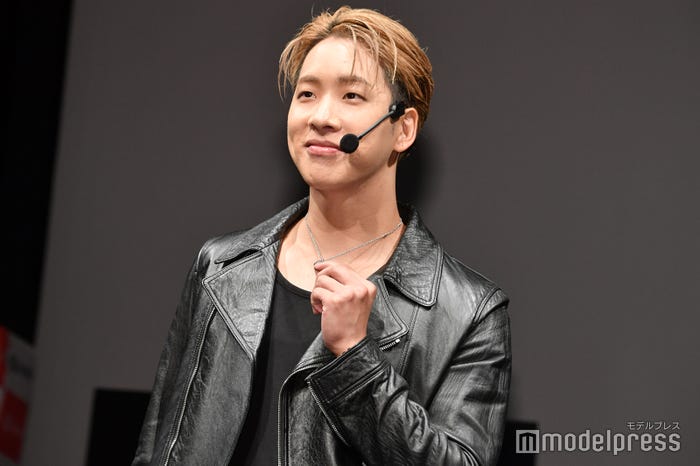 ランウェイを歩く陣(C)モデルプレス