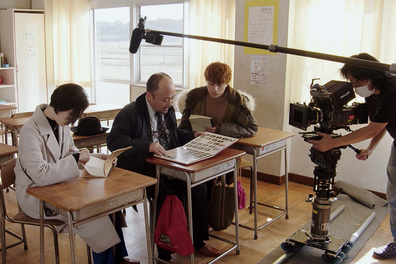 （左から）早見あかり、マキタスポーツ、白濱亜嵐（提供写真）