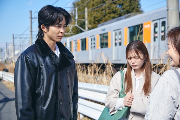 鈴木仁、紺野彩夏「復讐カレシ~溺愛社長の顔にはウラがある~」第5話(C)「復讐カレシ~溺愛社長の顔にはウラがある~」製作委員会・MBS
