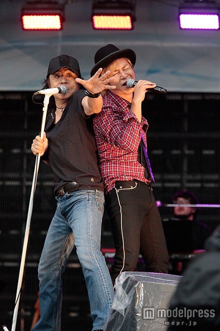 つるの剛士(右)、世良公則