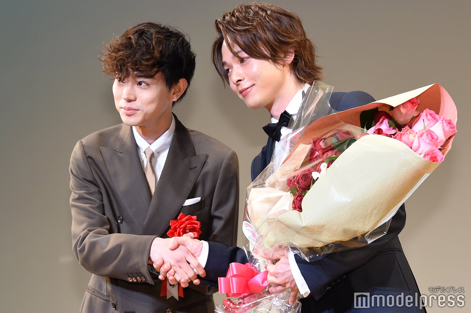 中村倫也を菅田将暉がサプライズ祝福「自分の意志で来ました」＜エラン