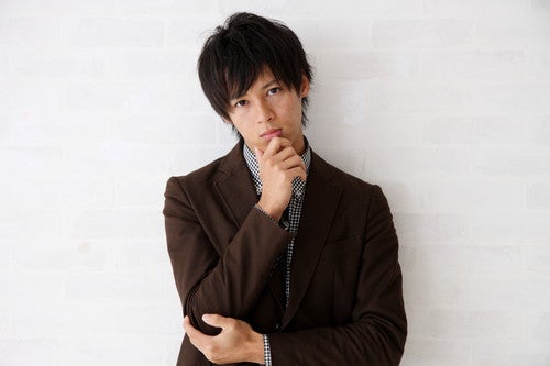 ゴールデンボンバーが登場 人気の秘密を歌詞から探る Rの法則 モデルプレス