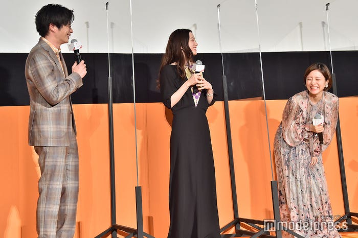 石原さとみにあしらわれ「全然心配しねーじゃん!(笑)」とツッコむ田中圭、笑う永野芽郁&石原さとみ(C)モデルプレス