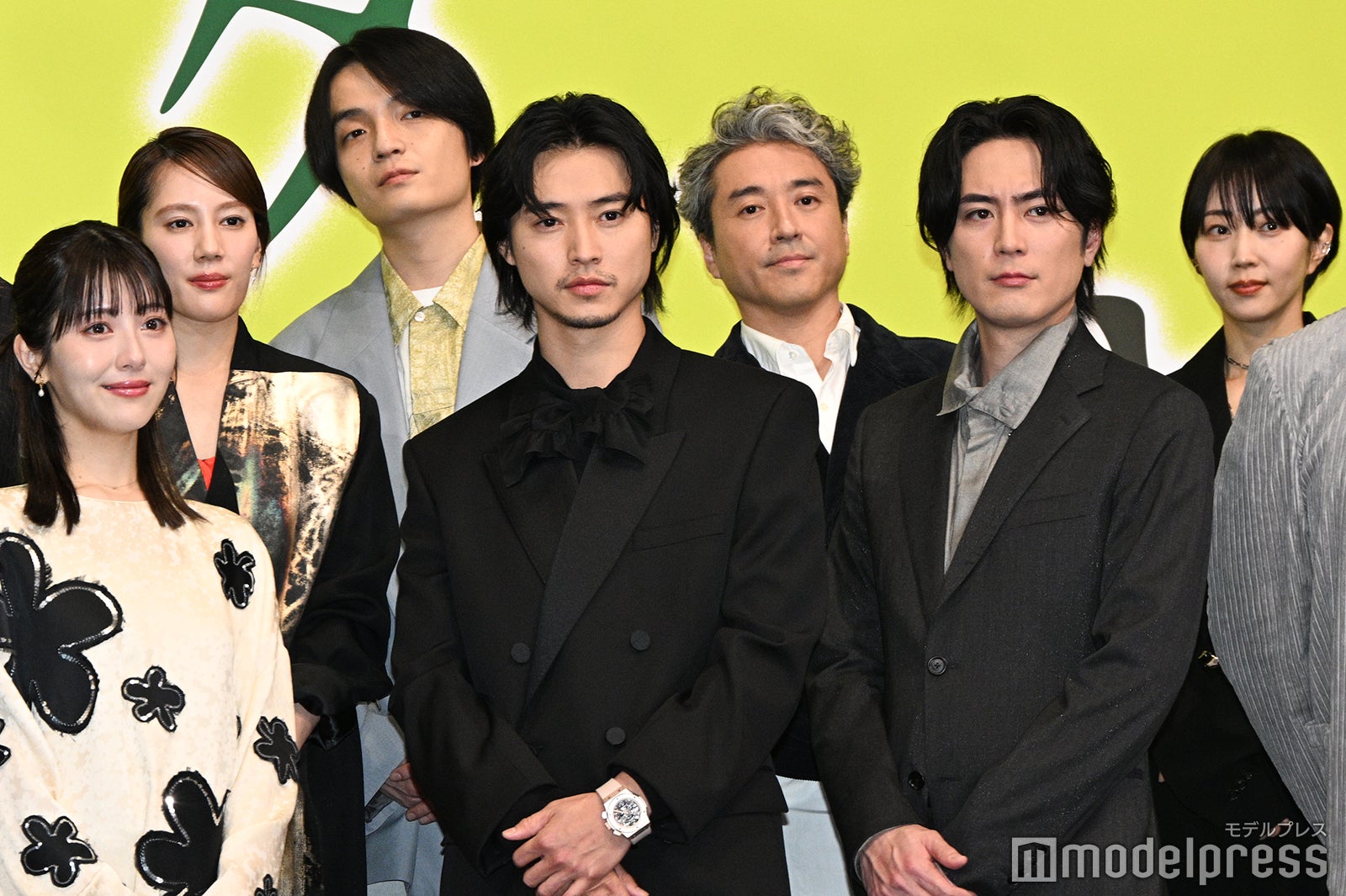 （前列左から）浜辺美波、山崎賢人、間宮祥太朗（後列左から）山本千尋、岡山天音、ムロツヨシ、木南晴夏（C）モデルプレス