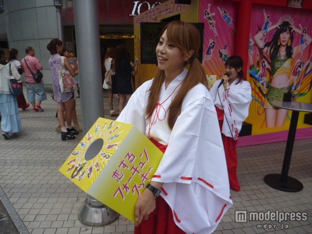 「恋するフォーチュンクッキー」発売記念イベントの模様