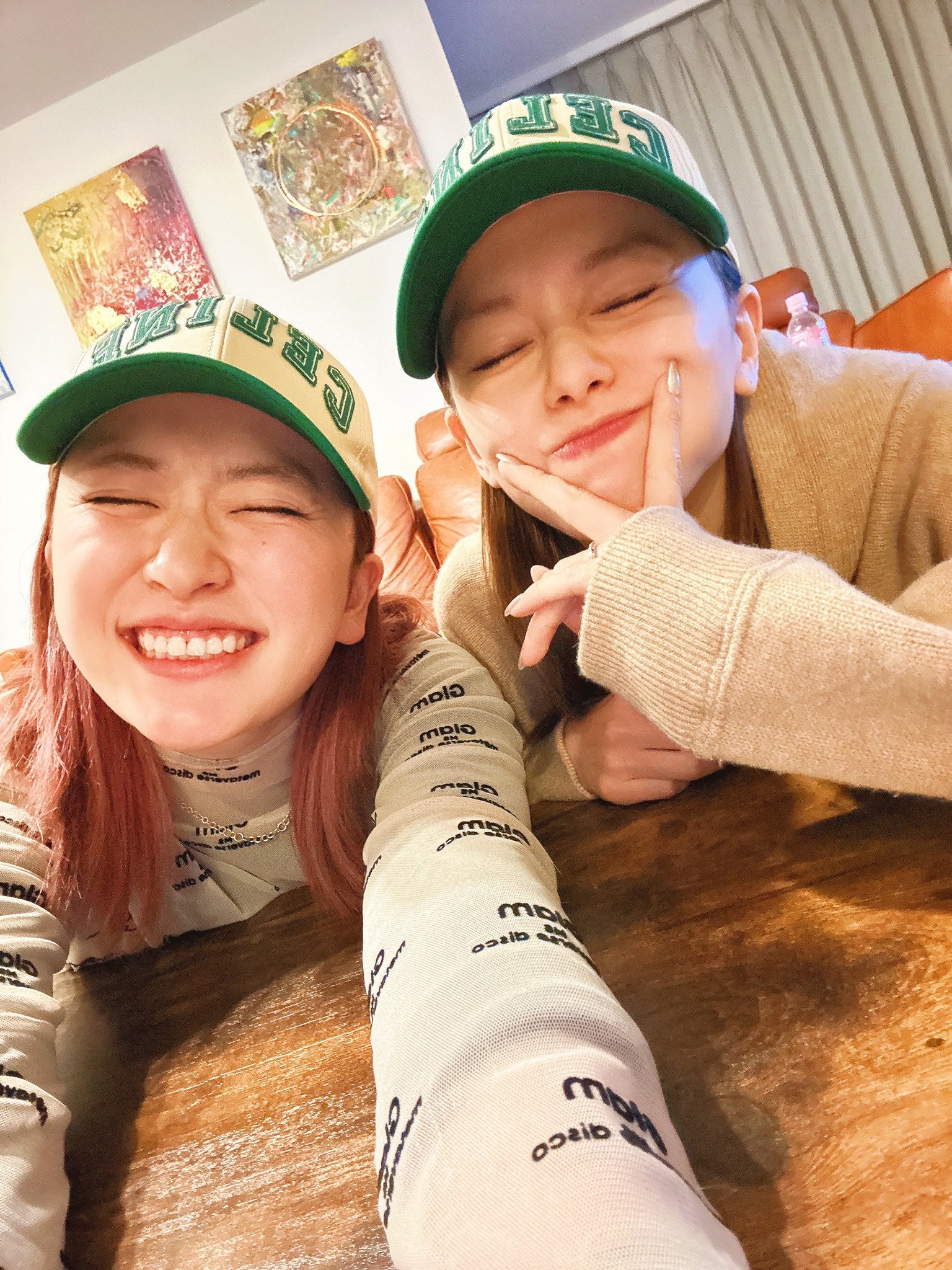 山本舞香、平フラNICOバースデー祝福でお揃い帽子の2ショット公開「待ってました」「可愛すぎる」の声