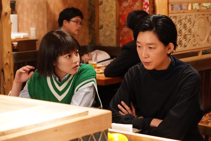 今田美桜、江口のりこ/「悪女(わる)~働くのがカッコ悪いなんて誰が言った?~」第1話より(C)日本テレビ