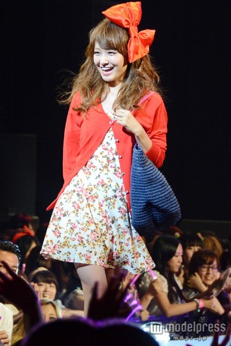 「Popteen」みずきてぃ、“ハローキティ”風リボンでガーリーな魅力全開