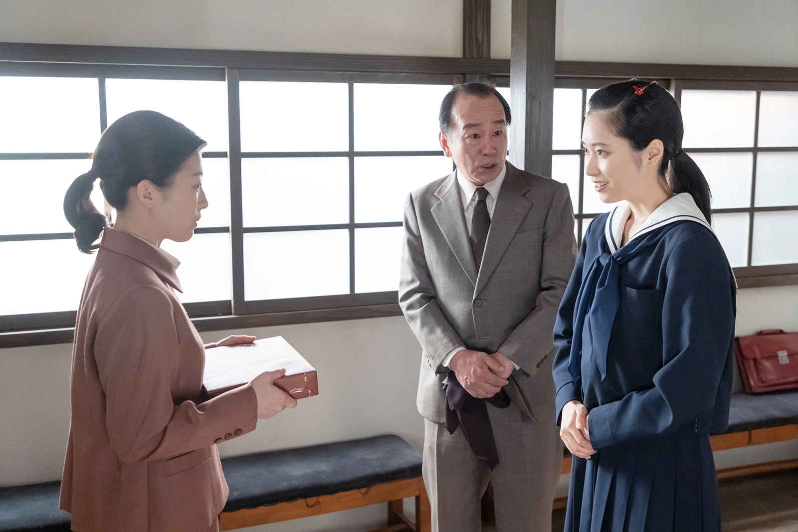 伊藤沙莉、片岡凜ら「虎に翼」（C）NHK