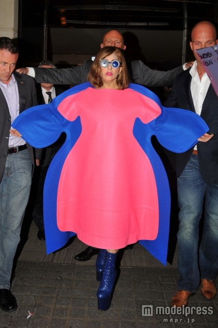 レディー・ガガ、おう吐しながらもポーカーフェイスでパフォーマンスを続行