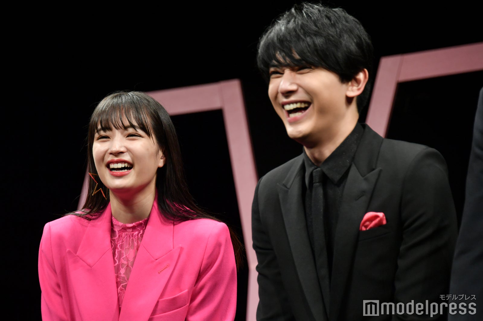 広瀬すず、吉沢亮 （C）モデルプレス