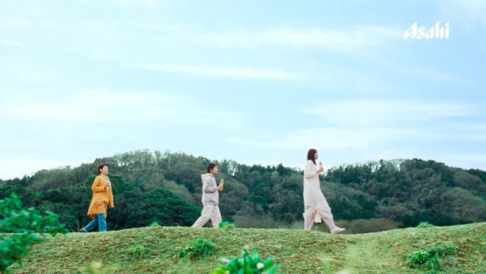 小林聡美、斎藤汰鷹、新垣結衣(提供写真)