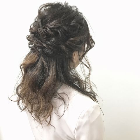 結婚式のお呼ばれヘアは上品なハーフアップで マナーを守った大人おしゃれな髪型 モデルプレス