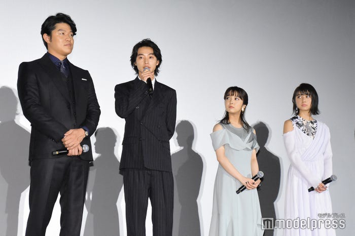 (左から)鈴木亮平、山崎賢人、上白石萌音、上白石萌歌 (C)モデルプレス