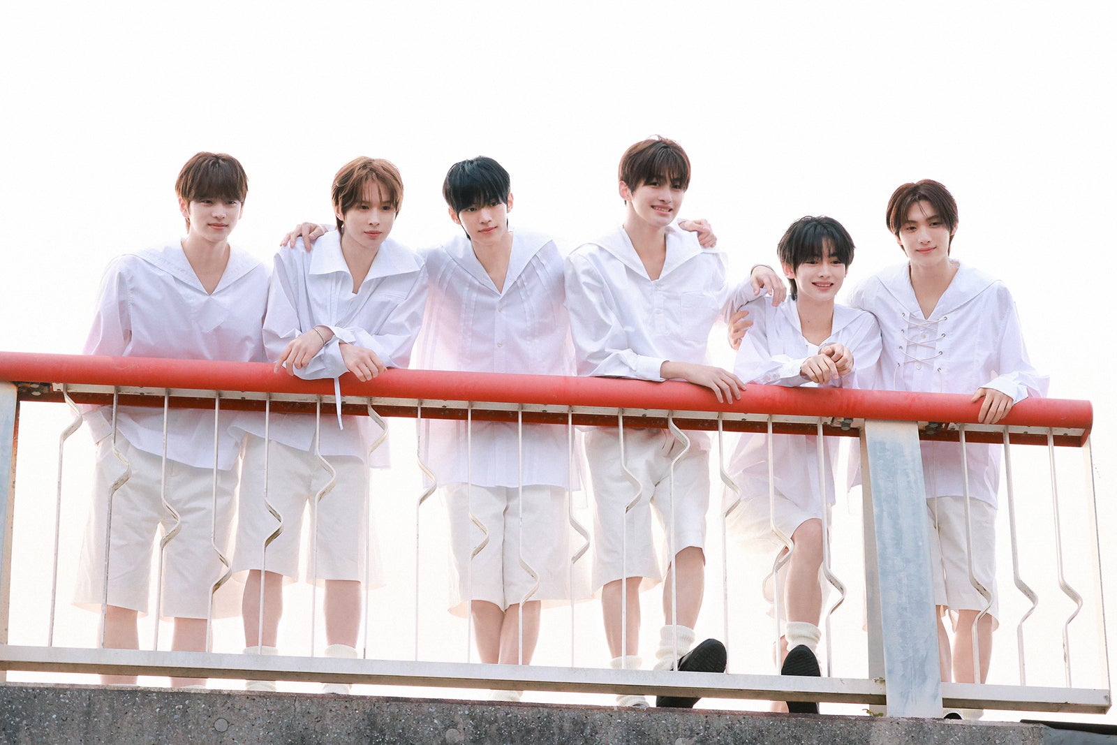 SEVENTEEN弟分・TWS“今”テーマの爽やかビジュアル 日本デビューシングル「はじめまして」オフィシャルフォト第2弾公開【独占カットあり】