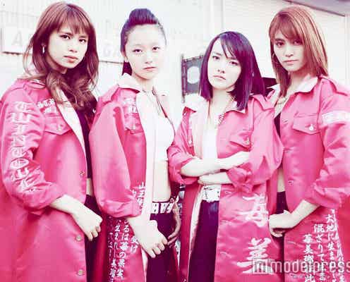 E-girls“ツインタワー”楓&佐藤晴美ら、“真っピンク特攻服”で異色の存在感発揮