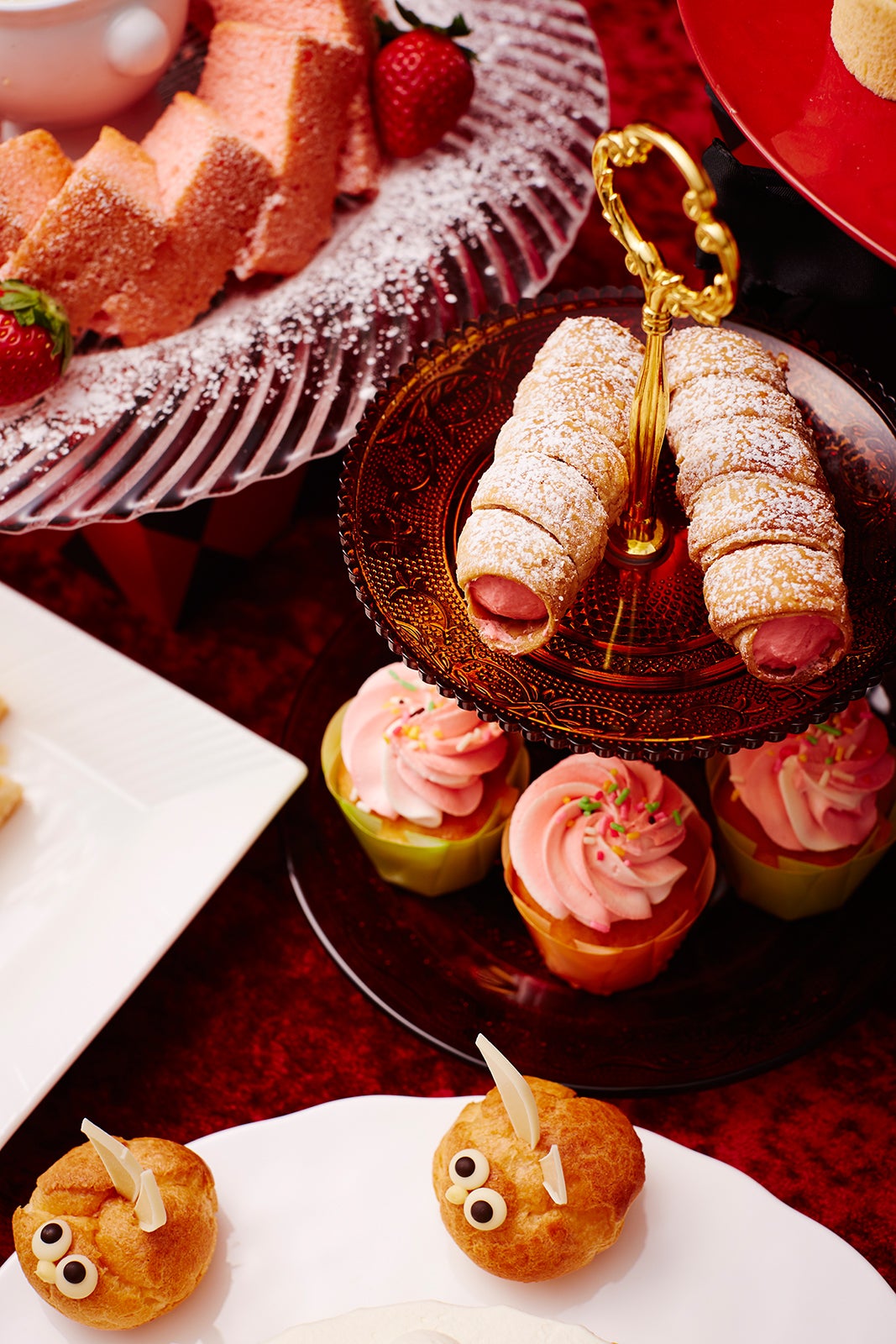 スイーツブッフェ「3時のスイーツパーティ ～魅惑のストロベリー～」／画像提供：京王プラザホテル