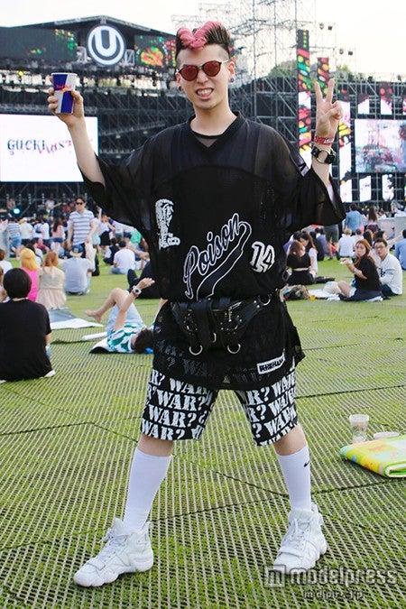 おしゃれ上級者はモノトーンだけどヘアスタイルでアクセント