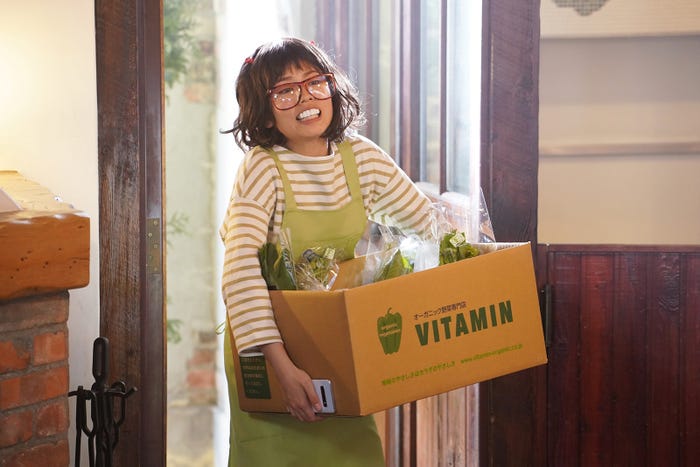 配達員の小芝風花(C)日本テレビ