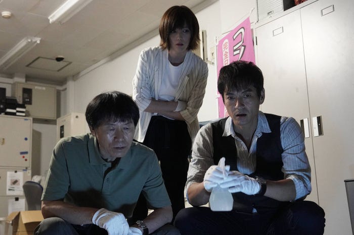 平田満、本田翼、沢村一樹「絶対零度~未然犯罪潜入捜査~」より(C)フジテレビ