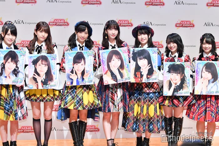 (左から)岡部麟、加藤玲奈、小栗有以、柏木由紀、横山由依、向井地美音、倉野尾成美 (C)モデルプレス