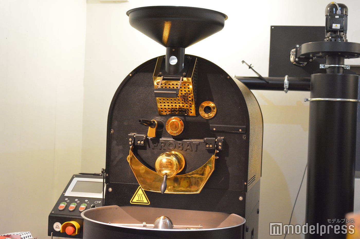 個人経営のカフェには珍しい珈琲焙煎機があるためフレッシュなコーヒーを楽しめる（C）モデルプレス