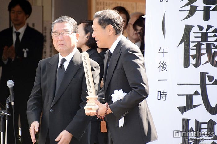 (左から)徳光和夫、鎧塚俊彦