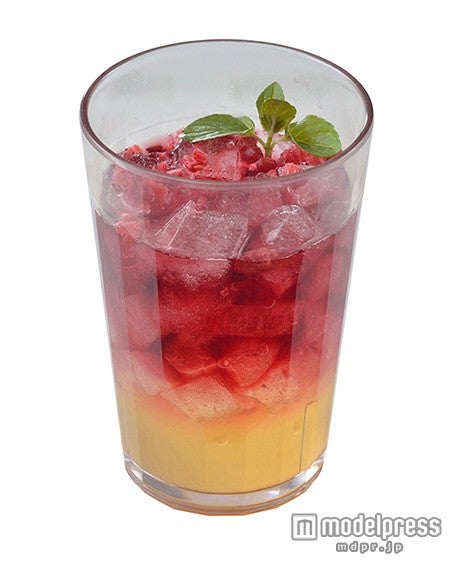 ワインカクテル￥620／（C）Disney