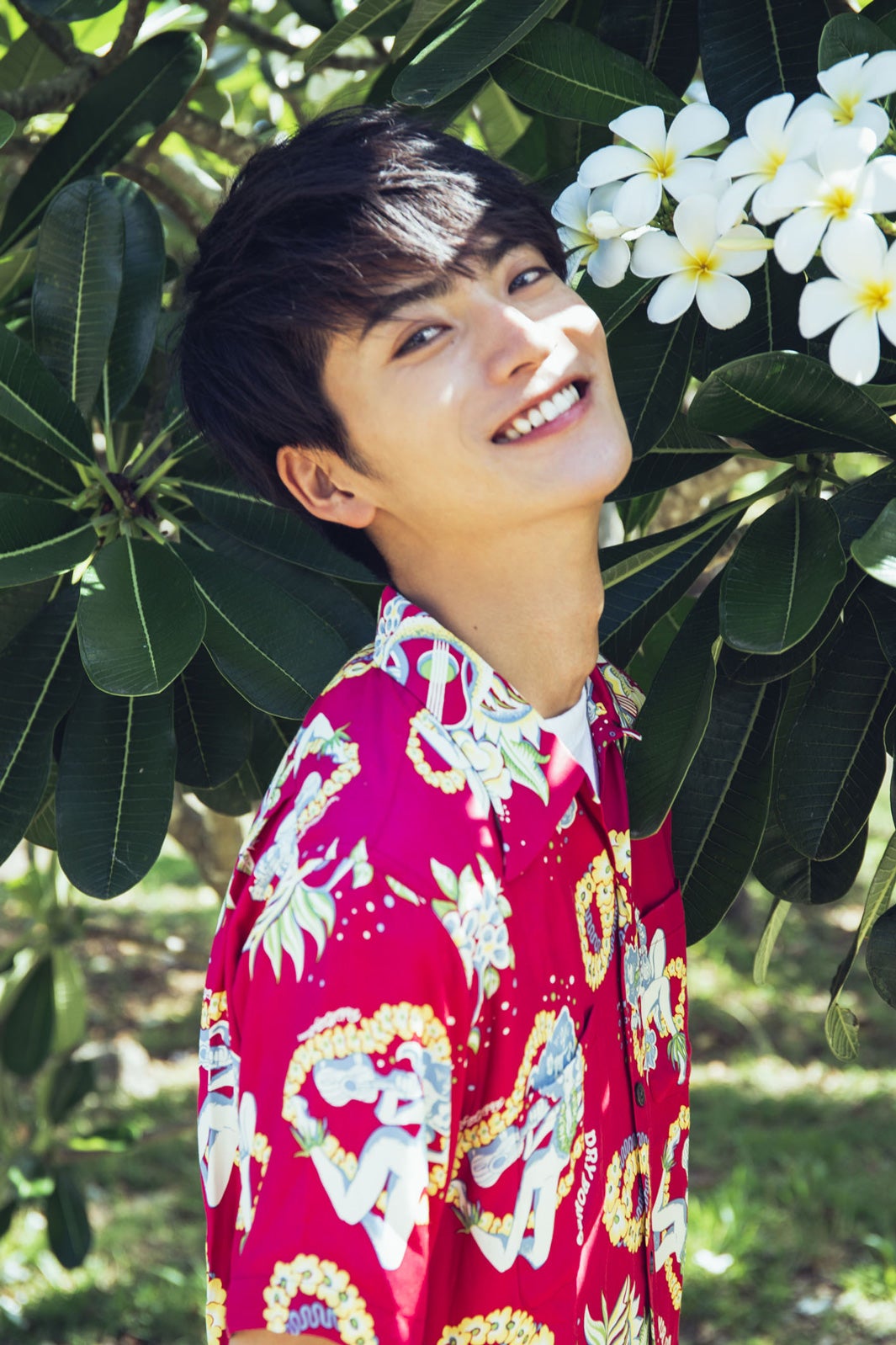 「山本涼介カレンダー2017.03-2018.04」より