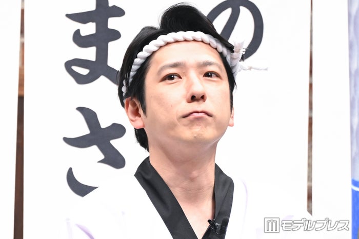 二宮和也、“酒場の大将”姿で会見登場 表情で役作り「フェイスがベビーなもので…」