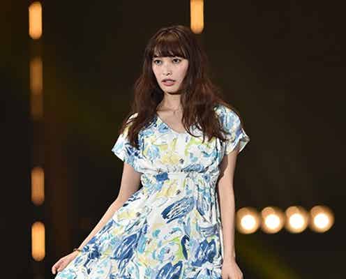 大政絢、スカートなびく爽やかウォーキングに3万人うっとり<TGC 2015S/S>