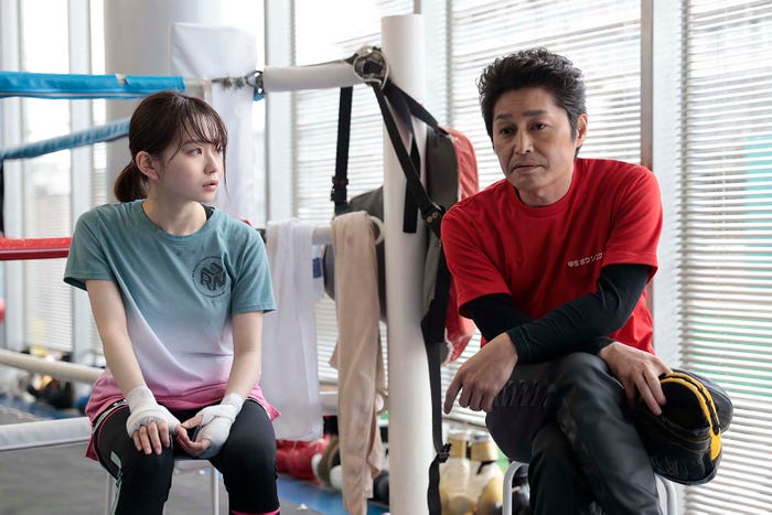 (左から)山田杏奈、安田顕「未来への10カウント」第3話より(C)テレビ朝日
