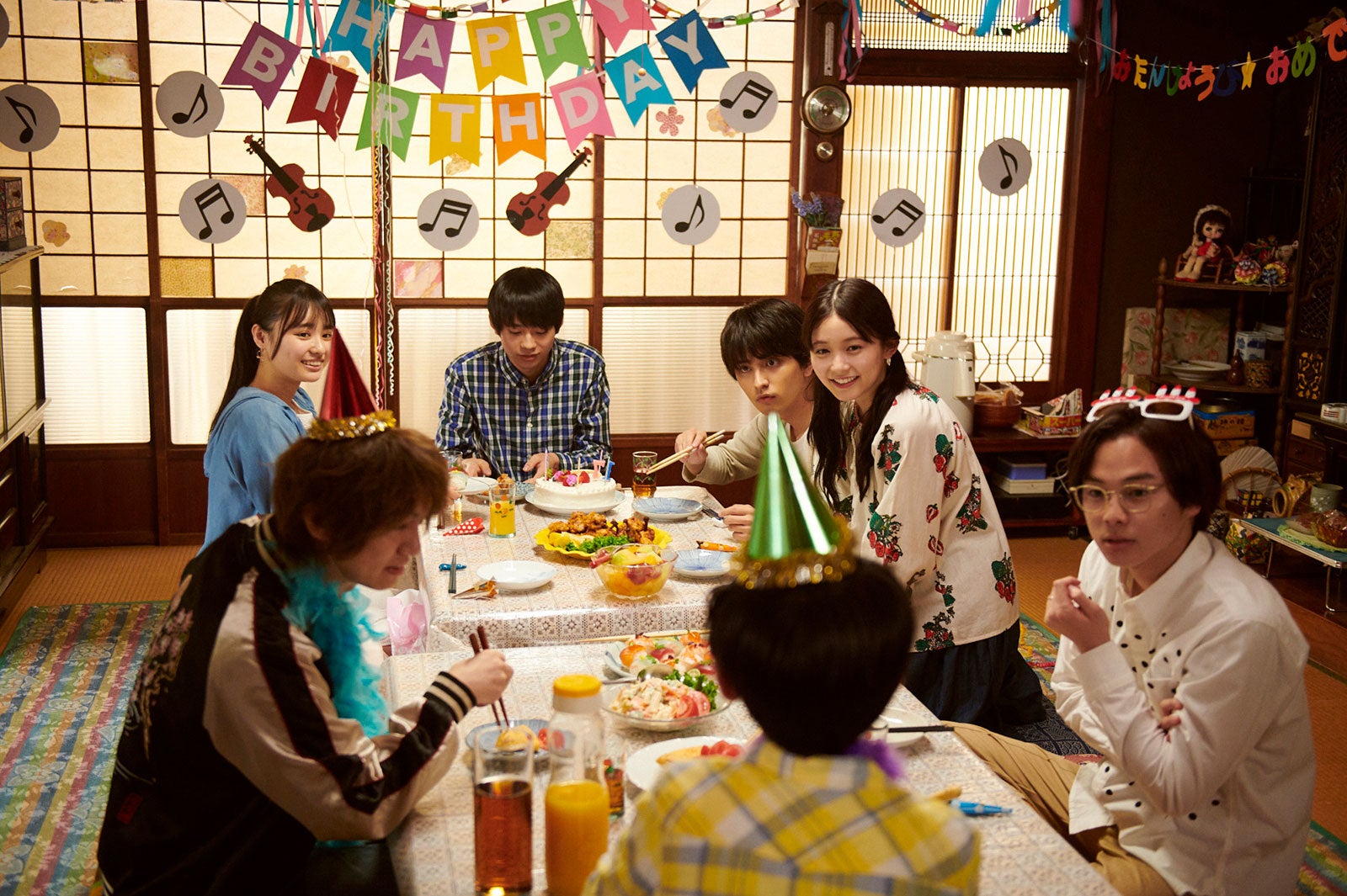 （左から時計回りに）喜矢武豊、佐藤晴美、水沢林太郎、瀬戸利樹、久間田琳加、柾木玲弥（C）撮影：ABCテレビ