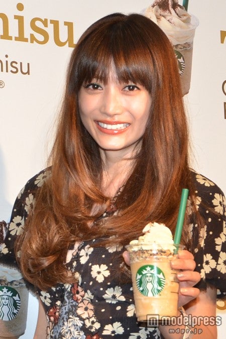 「Starbucks Summer Party 2013“Walk with Frappuccino（R）”」に登場したヨンア