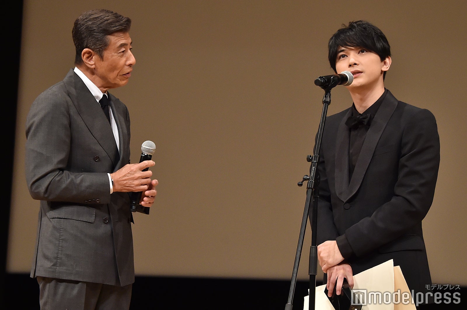 舘ひろし、吉沢亮 （C）モデルプレス