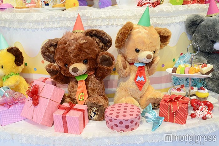 「鏡の世界」の“BEARthday Party(C)モデルプレス”/(C)Disney