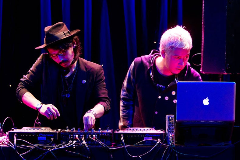 shigeo（TheSAMOS）、ILMARI（RIP SLYME）（「ラフォーレファッションウィーク'11」より）