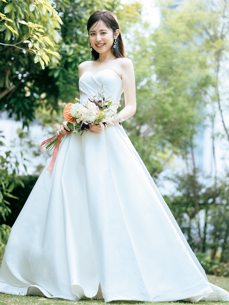 久慈暁子「andGIRL」レギュラーモデルに決定 幸せオーラ溢れる純白ウエディングドレス姿披露