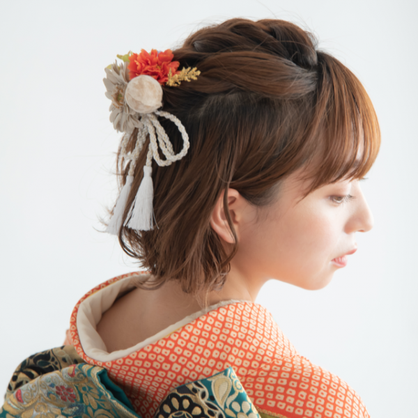 30代 ショートヘアでも着物に似合う髪型は作れる 自分でできる簡単カタログ モデルプレス 30代 ショートヘアでも着物に似合う髪型は作れる 自分でできる簡単カタログ モデルプレス