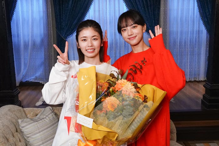 小芝風花、清原果耶(C)日本テレビ