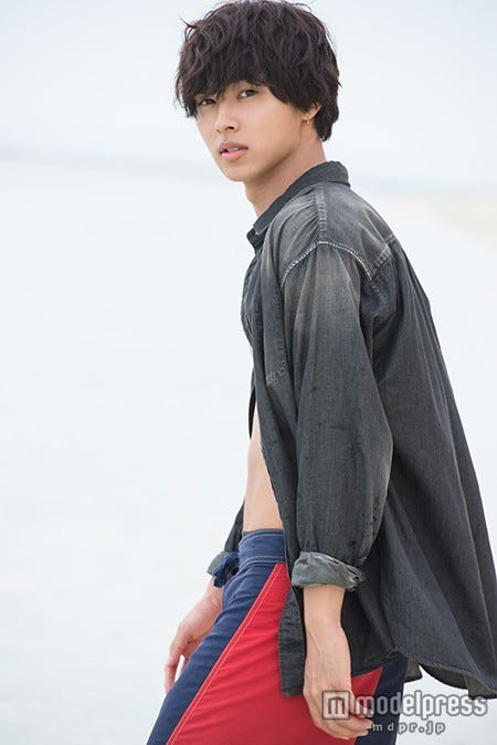 山崎賢人写真集「THE KENTOS」/東京ニュース通信社