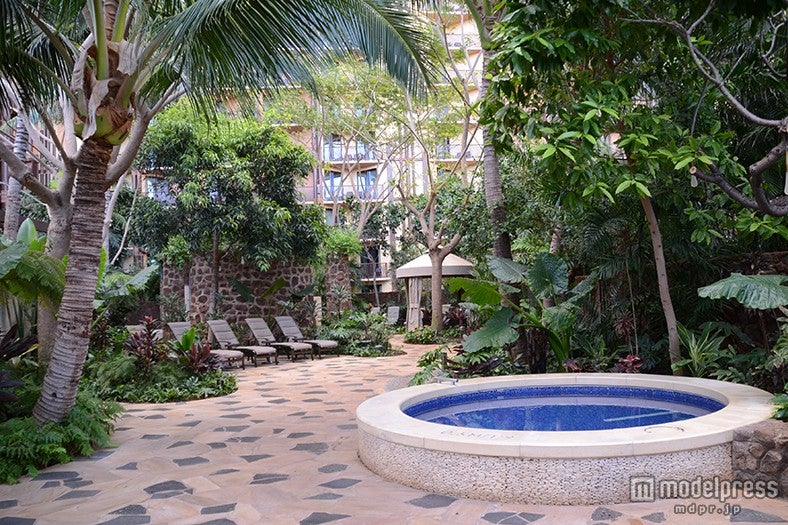 オアフ島唯一の屋外ハイドロセラピー（水治療）ガーデン「クラ・ヴァイ」