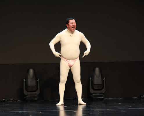 とにかく明るい安村、上海でネタ披露 全身タイツ着用で「リベンジが必要」