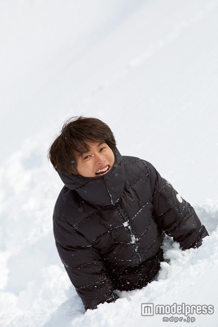 山崎賢人写真集「現在地」ワニブックス刊（撮影：山崎伸康）