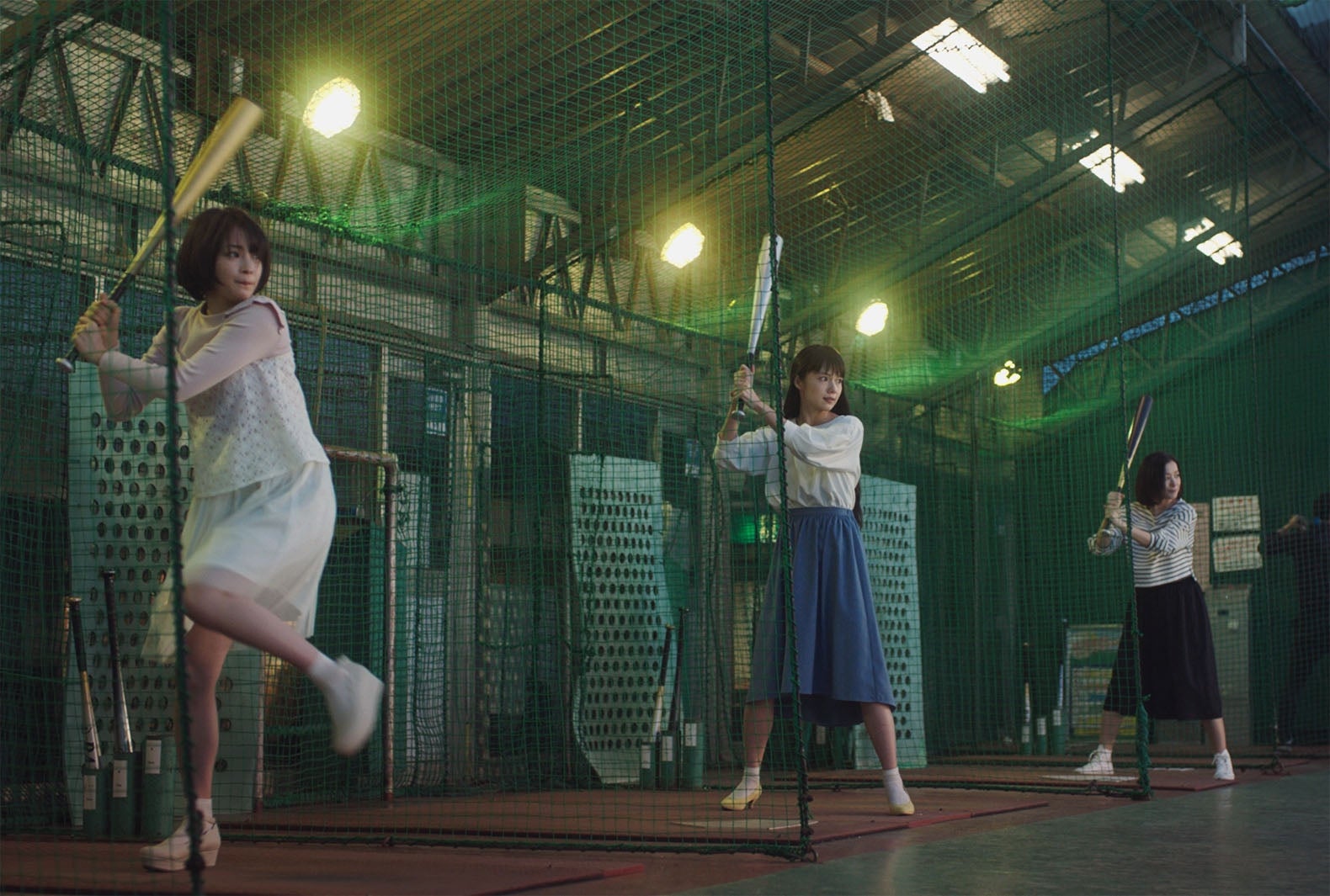 （左から）広瀬すず、宮崎あおい、鈴木京香／「バッティング」篇（提供画像）