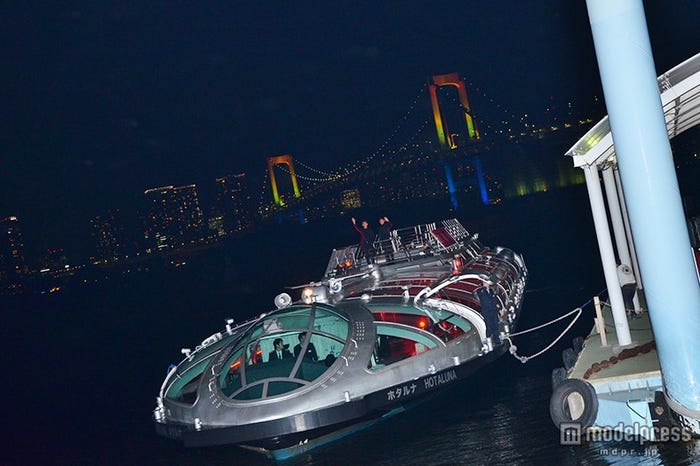 東方神起 船上からサプライズ登場 東京湾クルーズでお台場の夜景を堪能 モデルプレス