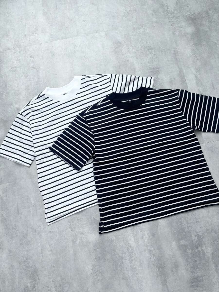 白黒と黒白のボーダーTシャツ2枚を重ねて平置きした俯瞰写真
