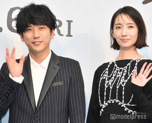 二宮和也・波瑠・桐谷健太・藤原丈一郎ら、ブルーカーペットに豪華登場「可愛い!」の大歓声<アナログ>