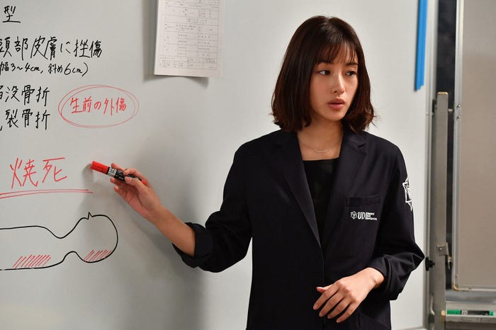 石原さとみ/「アンナチュラル」第8話より(C)TBS